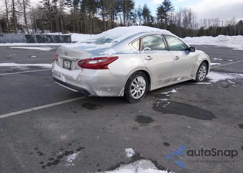 2018 Nissan Altima 2.5 S z USA, uszkodzony, nr VIN 1N4AL3AP4JC470420